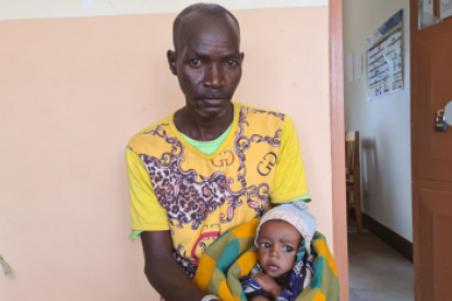 Paul Jaikol und seine Tochter Abigail: Das Mädchen war krank und lebensbedrohlich unterernährt. Ihre letzte Hoffnung war das Ernährungsprogramm des Gesundheitszentrums in Kosike.